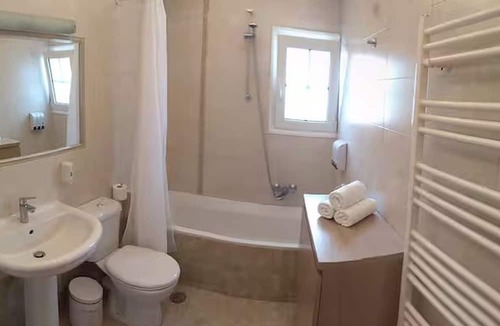 Megalochori Apartment | Santorini Symmetry Apartment-Spacious Stay for up to 8 Guests in Megalochori
