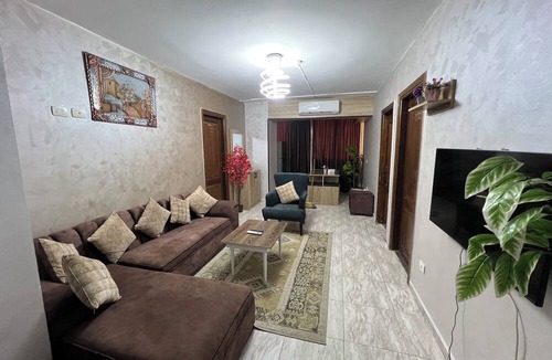 As-Sayidah Zaynab Apartment | Luxury Downtown Apartment with Stunning View – 3 Bedrooms, Sleeps 8, 2 Bathroom