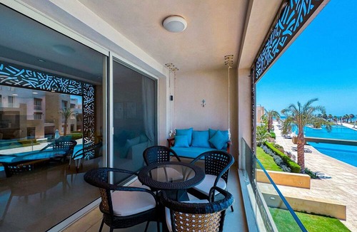 El Gouna Apartment | Xuru Stays I Homestyle 3BR Penthouse Pool & Beach View