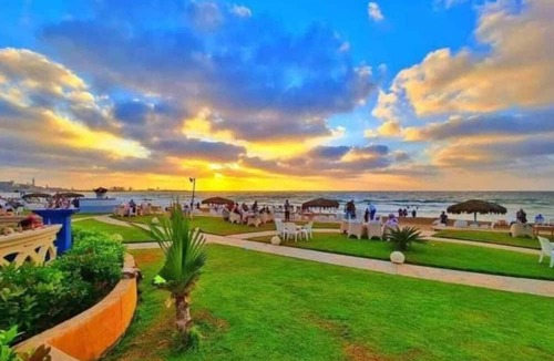 Al-Muntazah Villa | Modern Villa: Garden Netflix Beach Access