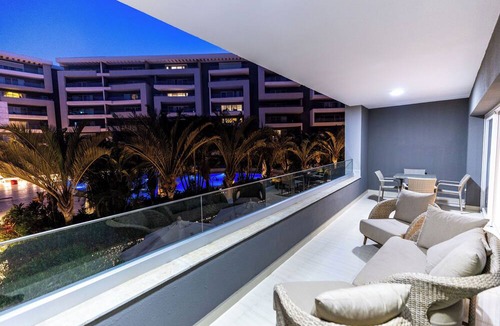 Heliopolis Apartment | Luxurious Family 5BR Pool View Near Airport!