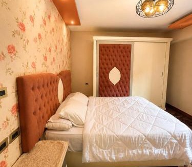 Pyramids Gardens Apartment | Great Pyramids View 3BR Luxury Apartment & Balcony