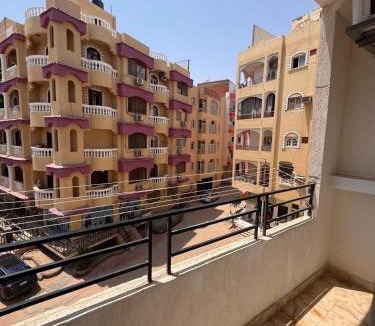 Sakkala Apartment | Charming Apt with Sunny Balcony, Walk to Sheraton St