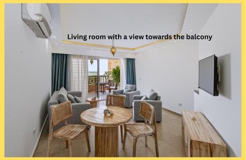Al Ahyaa Apartment | Sea Breeze, Sea View, Large Balcony, Beach und Pool