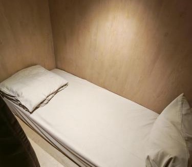 Abdin Hotel | New LH Cairo Dormitory shared Room -Mixed- Foreign Passport Required