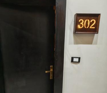 Abdin Hotel | New LH Cairo Dormitory shared Room -Mixed- Foreign Passport Required
