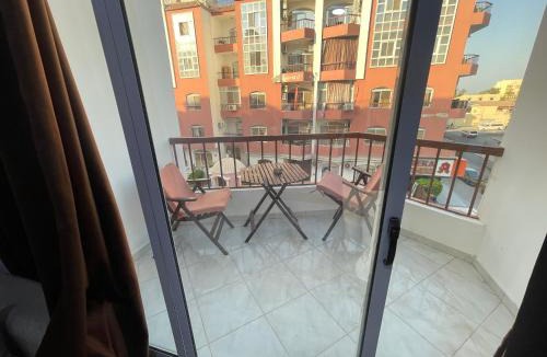 Al Mamsha El Seyahi Apartment | desert pearl three bedrooms