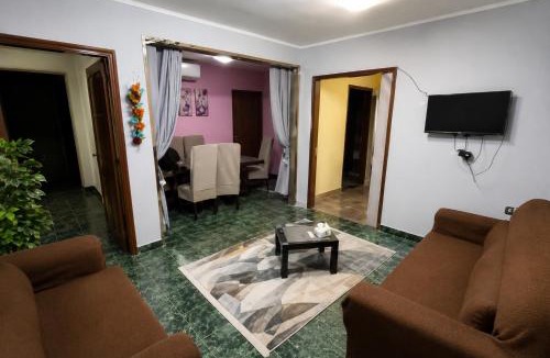 Al Duqqi Apartment | مفروش بالكامل