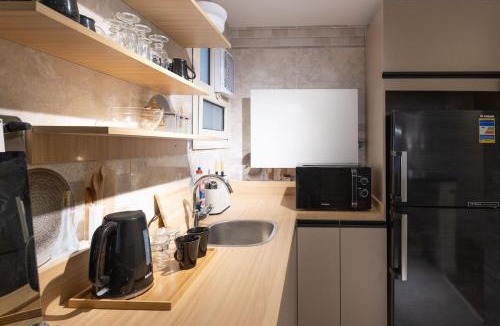 Al Duqqi Apartment | Elite stay 3 BEDRoOMS DOWTOWN Elpatal