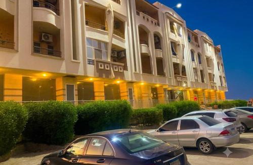 Al Ahyaa Ski Chalet | Wavesong Whispers flat where you can enjoy seaview with the best price and enjoy speedy wifi for forigners only ممنوع المصريين