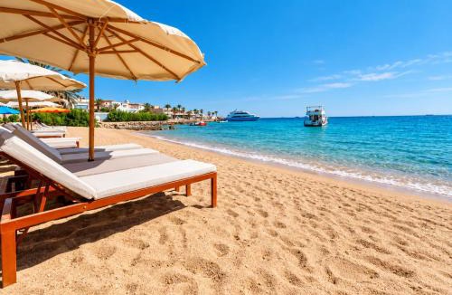 Sakkala Apartment | Aqua Fun Apartment - Sea & Pool Views, Private Beach