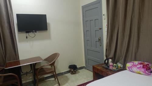 Abu Simbel Apartment | غرفة للايجار و تكييف و غلاية و مستلزمات مشروبات و حمام و تلفاز