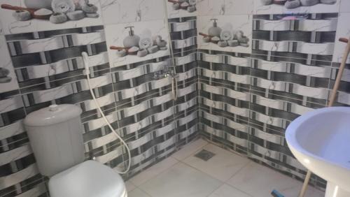 Abu Simbel Apartment | غرفة للايجار و تكييف و غلاية و مستلزمات مشروبات و حمام و تلفاز