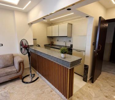 Al-Muntazah Apartment | Palm House - Maamourah Beach