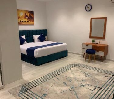 Al Haram Apartment | Pyramids First Row Luxury stay & tour
