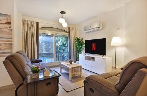 Cairo Apartment | Private pool, garden, BBQ Lakeside Stone