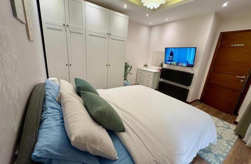 Sheikh Zayed City Apartment | Top-rated 1BR with Private Garden in Compound - only families & single travelers
