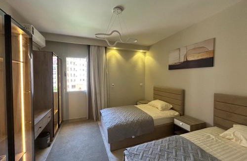 Dream Land Apartment | Modern 2-bedroom Apt Dreamland Golf & Pool View