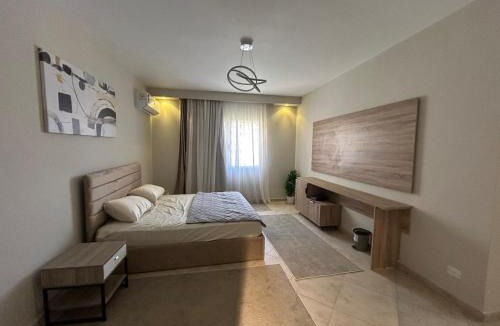Dream Land Apartment | Modern 2-bedroom Apt Dreamland Golf & Pool View