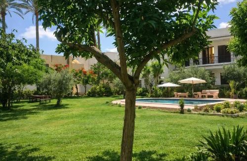 Al-'Amriyah Villa | White Family Villa - Private Pool - AC - Very Big Garden - 5 bedrooms - 5- Min Walk to Beach