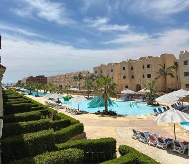 Ain Sokhna Ski Chalet | Palm beach el sokhna لاسرينا بالم بيتش العين السخنة عائلات فقط