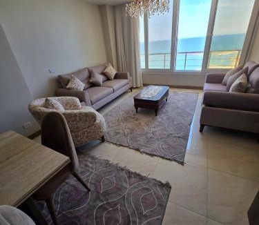 Al-Muntazah Apartment | Direct Seaview Luxury Home 3Bedroom - Families Only - with Wifi and Parking