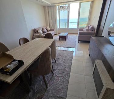 Al-Muntazah Apartment | Direct Seaview Luxury Home 3Bedroom - Families Only - with Wifi and Parking