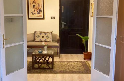 Qasr an-Nil Apartment | Cozy stay in downtown!