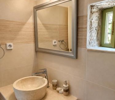 Nea Styra Villa | Villa Rokanes Glass Stone with Pool
