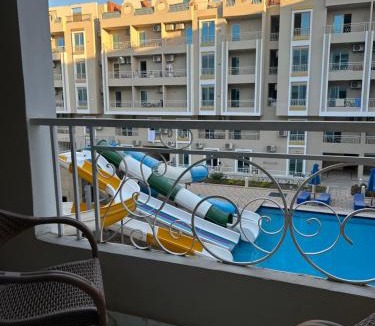 Al Mamsha El Seyahi Apartment | Pool View Apartment Near Airport & Beach