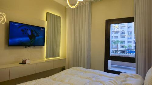 Village Road Apartment | Aldau Heights