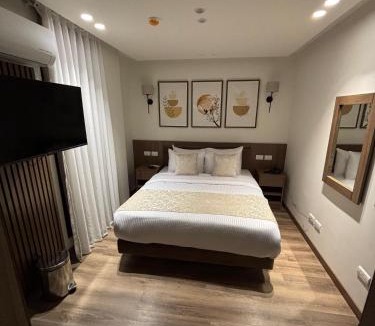 Al-'Amriyah Hotel | Lake Plaza Luxury Rooms