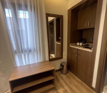 Al-'Amriyah Hotel | Lake Plaza Luxury Rooms