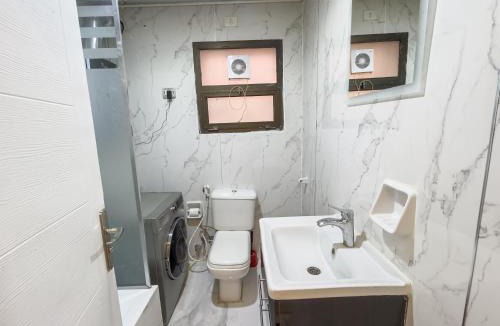 Al Rehab Apartment | Modern 2BR in New Cairo l Great Balcony View l WiFi