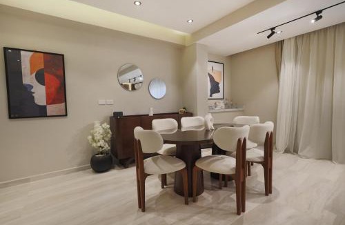 Sheikh Zayed City Apartment | v1Relaxing Modern Stay with Private Garden, Sheikh Zayed city