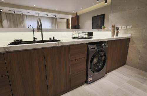Sheikh Zayed City Apartment | v1Relaxing Modern Stay with Private Garden, Sheikh Zayed city
