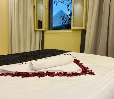 Giza Bed & Breakfast | El Nabila Front Pyramids & Sphinx View