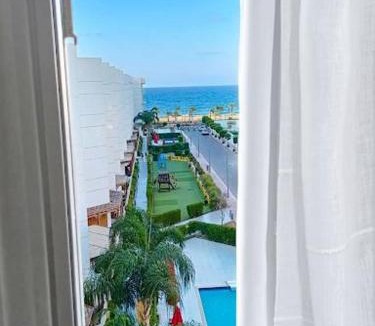 Al-Manasrah Apartment | Rody Stays Porto Luxury 3BR Sea View Chalet Porto Said