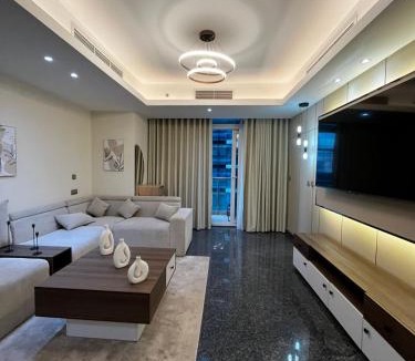 Maadi Apartment | شقة فندقية فاخرة من ثلاث غرف نوم بإطلالة على نهر النيل