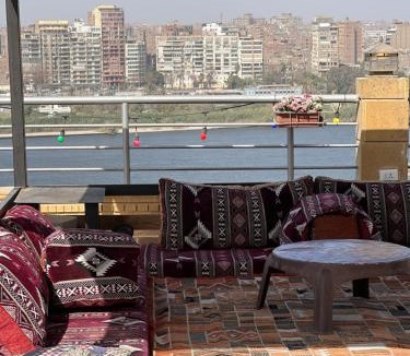 Old Cairo Apartment | شقة علي النيل