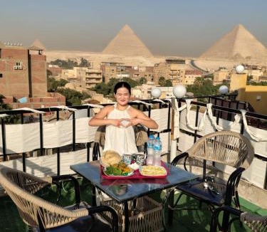 Giza House | LOAY PYRAMIDS VIEW