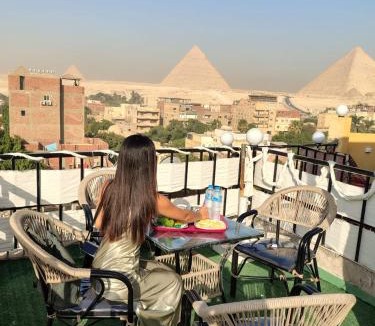 Giza House | LOAY PYRAMIDS VIEW