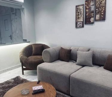 Al Duqqi Apartment | Hi apartment