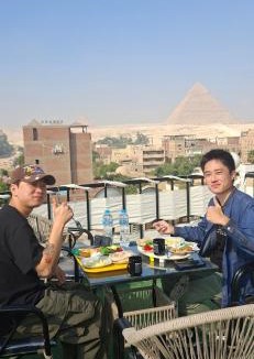 Giza House | LOAY PYRAMIDS VIEW