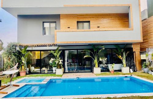 Giza Villa | Spacious Luxury 5BR Villa with Private Pool near GEM