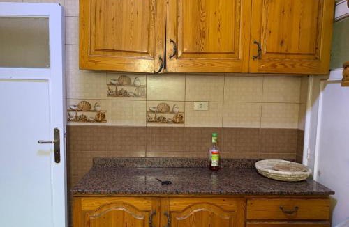 Al Duqqi Apartment | شقة عائلية مريحة بالمهندسين