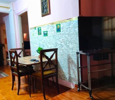 Al-Muntazah Apartment | fayrouzat elmndara near the sea with garden vew