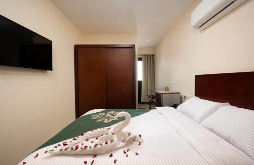 Qena Hotel | Elyasmene
