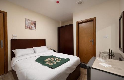 Qena Hotel | Elyasmene