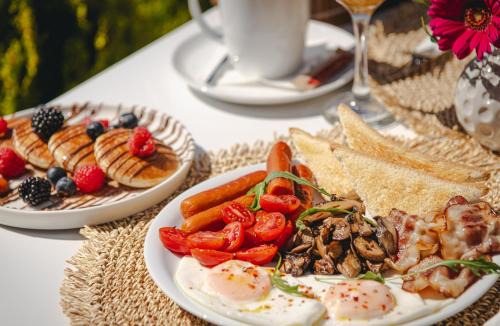 Laganas Bed & Breakfast | White Canvas Boutique Studios